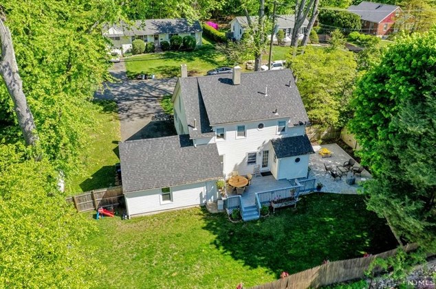 71 Parkview Dr, Hillsdale NJ  07642-1402 exterior