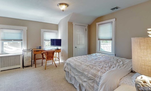 71 Parkview Dr, Hillsdale NJ  07642-1402 exterior