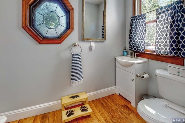 71 Parkview Dr, Hillsdale NJ  07642-1402 exterior
