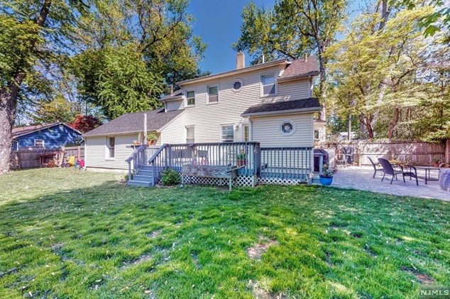 71 Parkview Dr, Hillsdale NJ  07642-1402 exterior