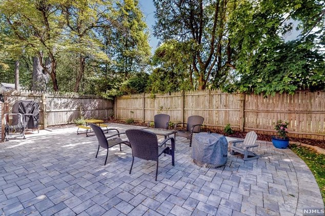 71 Parkview Dr, Hillsdale NJ  07642-1402 exterior