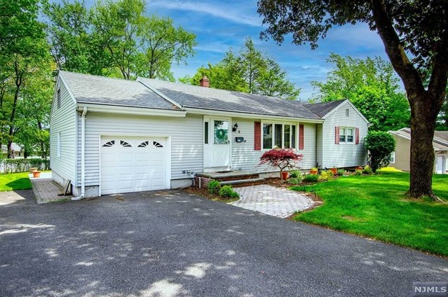 9 Harding Ct, Park Ridge, NJ 07656