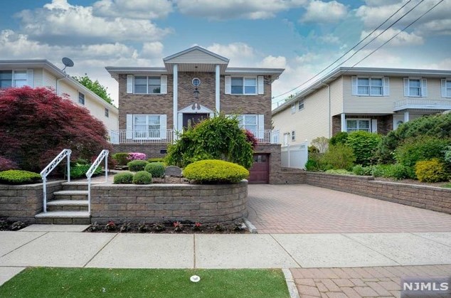 944 Maple Ave, Ridgefield, NJ 07657