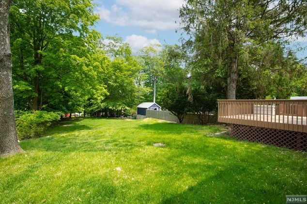 47 Manito Ave, Oakland, NJ 07436