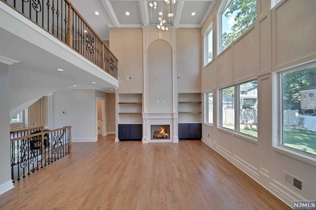 183 Cleenput Ter, Paramus NJ  07652-4438 exterior