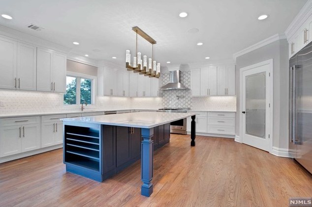 183 Cleenput Ter, Paramus NJ  07652-4438 exterior