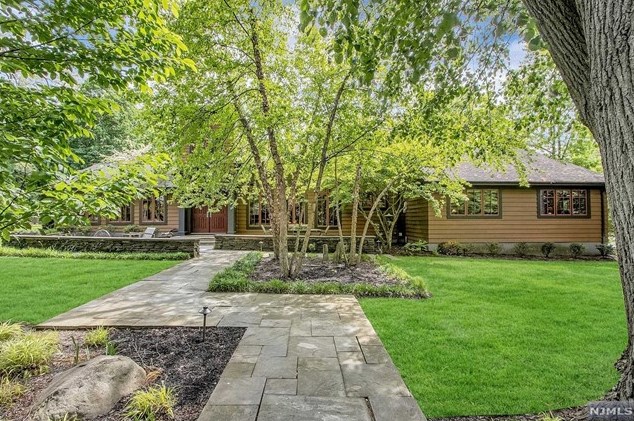 190 Cedar St, Englewood, NJ 07631