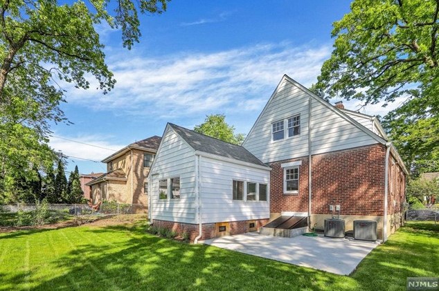 2157 Mackay Ave, West Fort Lee NJ  07024-5006 exterior