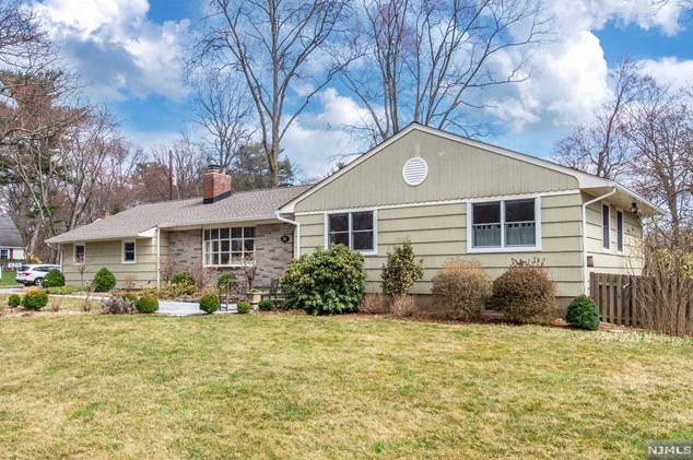 34 Colonial Dr, Wyckoff, NJ 07481