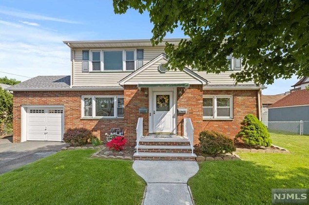 611 Monroe St, Carlstadt, NJ 07072