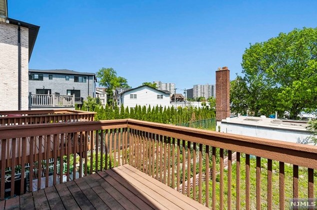 243 Hoym St, West Fort Lee, NJ 07024