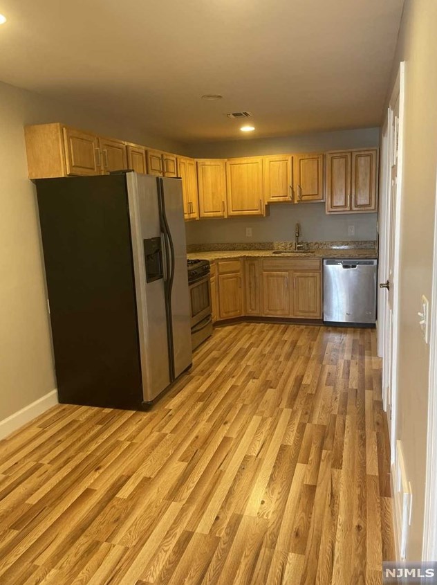 413-15 9th St #501, Union City, NJ 07087