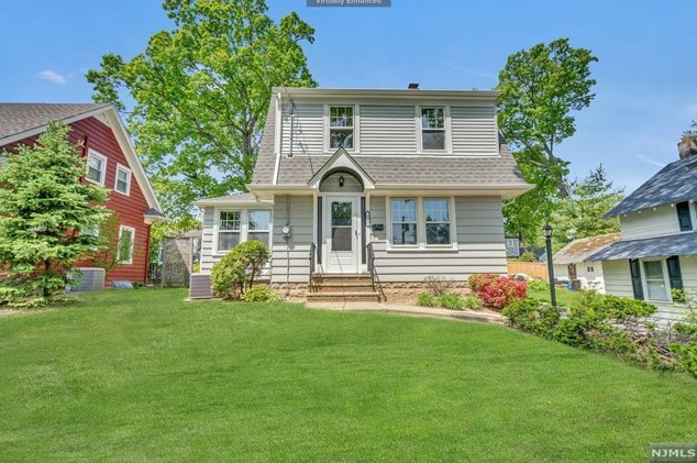 391 Dartmouth St, Wyckoff, NJ 07481