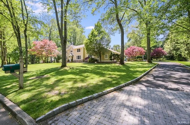 6 Heritage Rd, Westwood, NJ 07675-7413