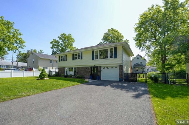 147 Pine Ave, N Milford, NJ 07646