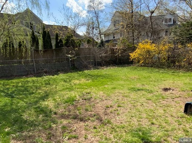 35 Graham Pl, Clifton, NJ 07013-1567