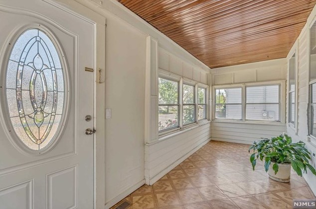 152 Fern Ave, Lyndhurst, NJ 07071-2116