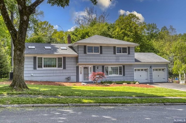 217 Alpine Dr, Closter, NJ 07624