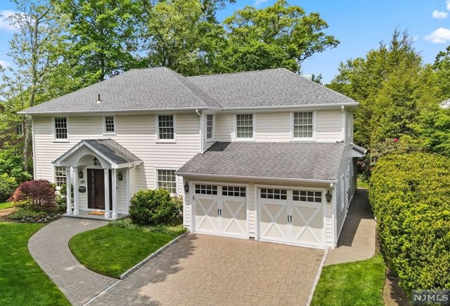 109 Thatcher Rd, Tenafly, NJ 07670-2920