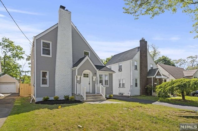 204 Kings Ct, Teaneck, NJ 07666
