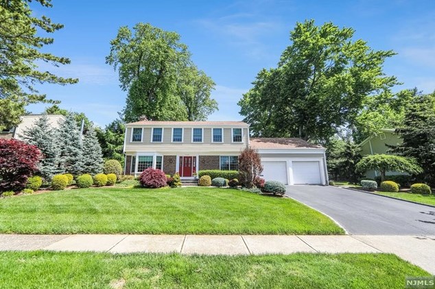 769 Battel Pl, Oradell, NJ 07649