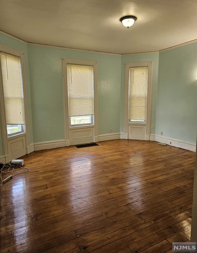 3 James St #1st Floor, Bergenfield, NJ 07621