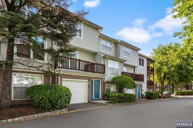 1504 Westgate Dr, West Fort Lee, NJ 07024