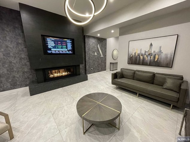 1685 Bergen Blvd #403, West Fort Lee, NJ 07024