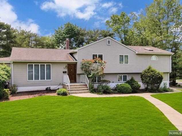 72 Martin Dr, Harrington Park, NJ 07640