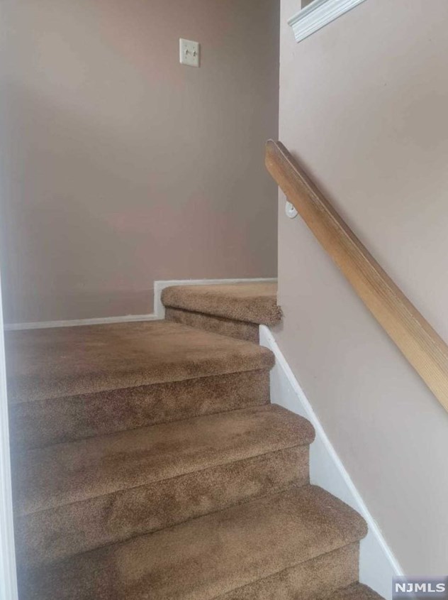 306 Michaels Ct, Woodbridge, NJ 07095
