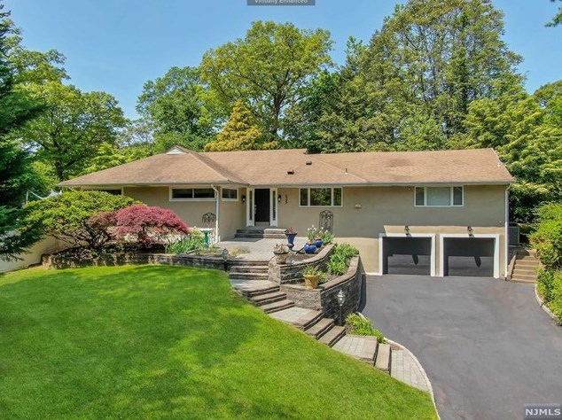 125 Wierimus Ln, Hillsdale, NJ 07642-1221