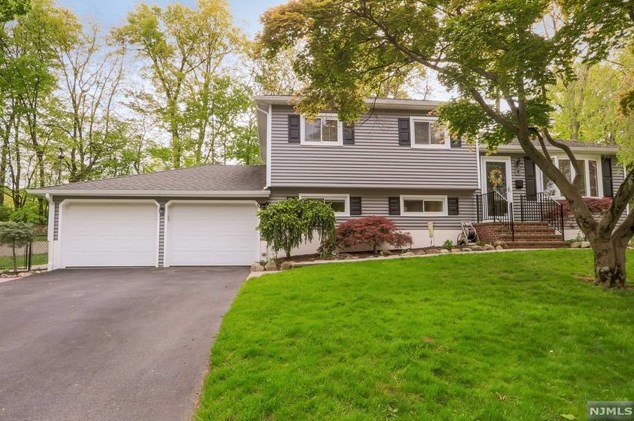 9 Murray Rd, Montvale, NJ 07645