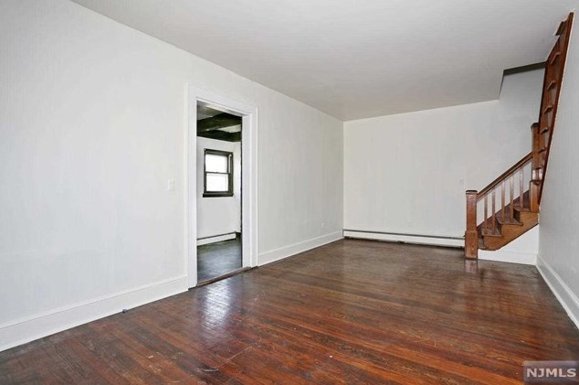 173 Orchard St, Elmwood Park, NJ 07407-2213