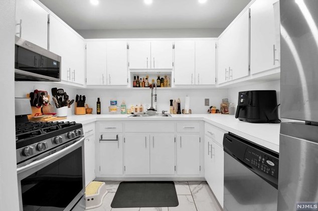 33 Henry Pl #b3, Hackensack, NJ 07601