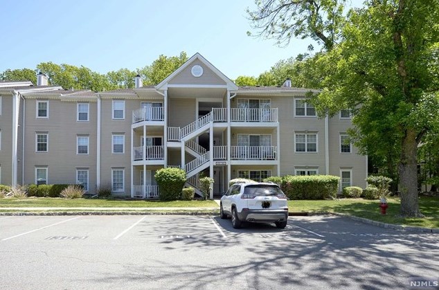 375 Cottonwood Way, Mahwah, NJ 07430