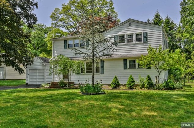 405 Gregory Rd, Paramus, NJ 07652