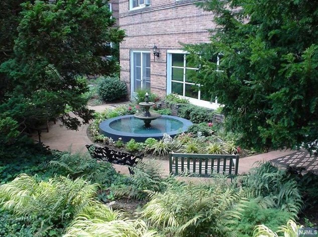 10 Crestmont Rd #2-n, Montclair, NJ 07042