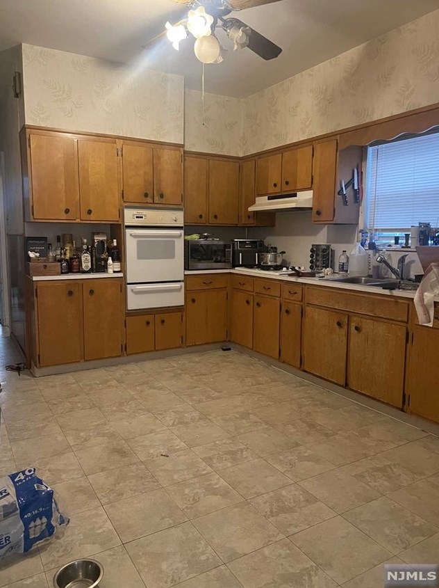 15 Ayr St, East Orange, NJ 07018