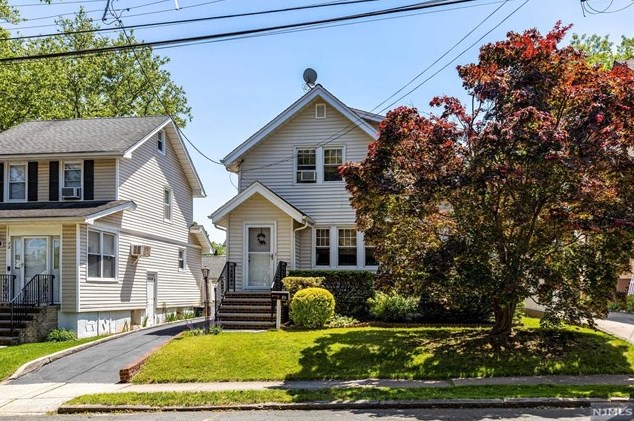 80 Sherwood Ave, Teaneck, NJ 07666