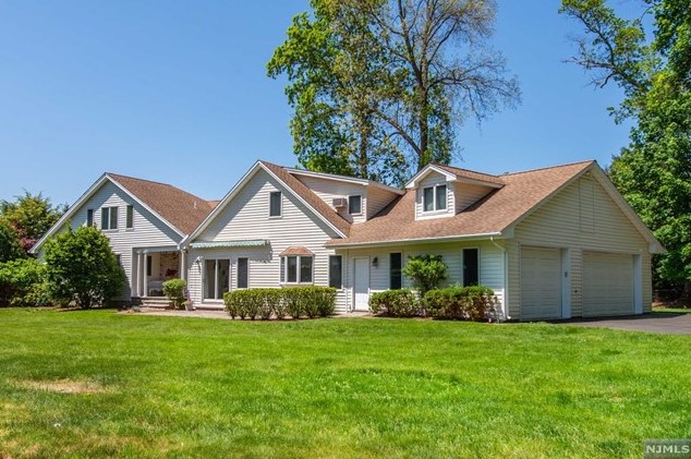 103 Kaitlyn Ln, Wyckoff, NJ 07481