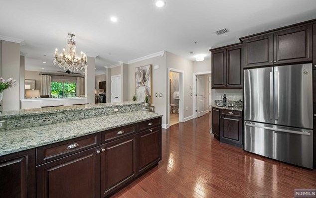 74 Cherrywood Ct, Westwood, NJ 07675-6487