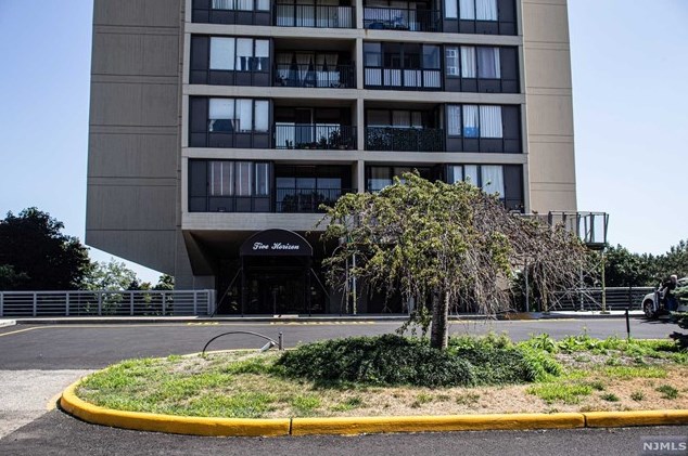 5 Horizon Rd #1203, West Fort Lee, NJ 07024