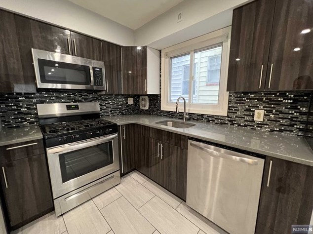 47-49 Smith St, Newark, NJ 07106
