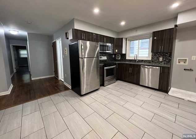 49 Smith St, Newark NJ  07106-1107 exterior