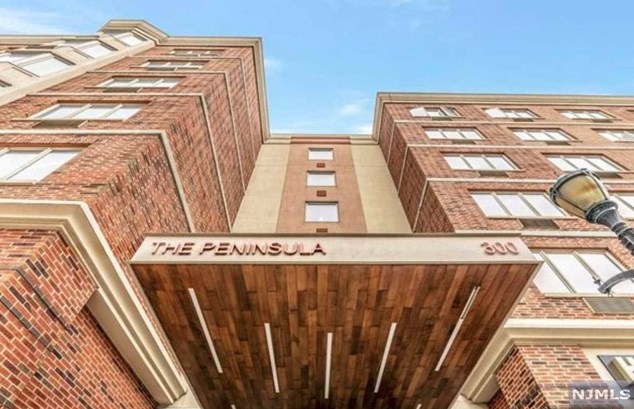 3301 City Pl, Edgewater, NJ 07020