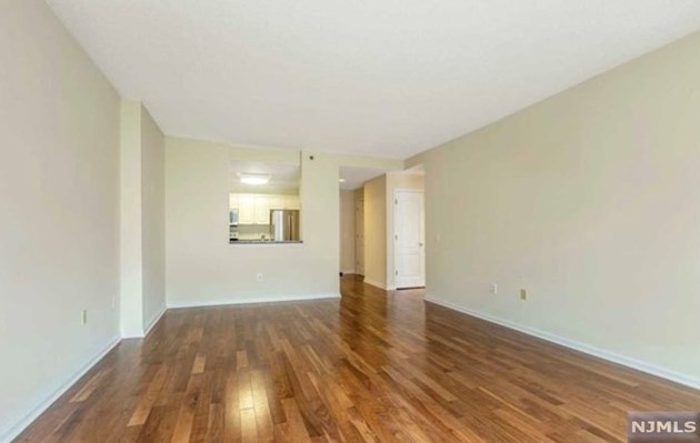 3301 City Pl, Edgewater NJ  07020-3163 exterior