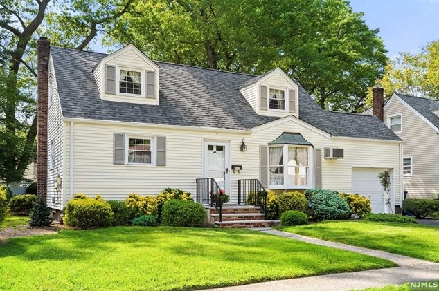 17 Brook St, Hackensack, NJ 07601-1509