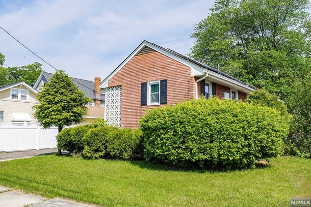 290 Wilson St, Hackensack, NJ 07601
