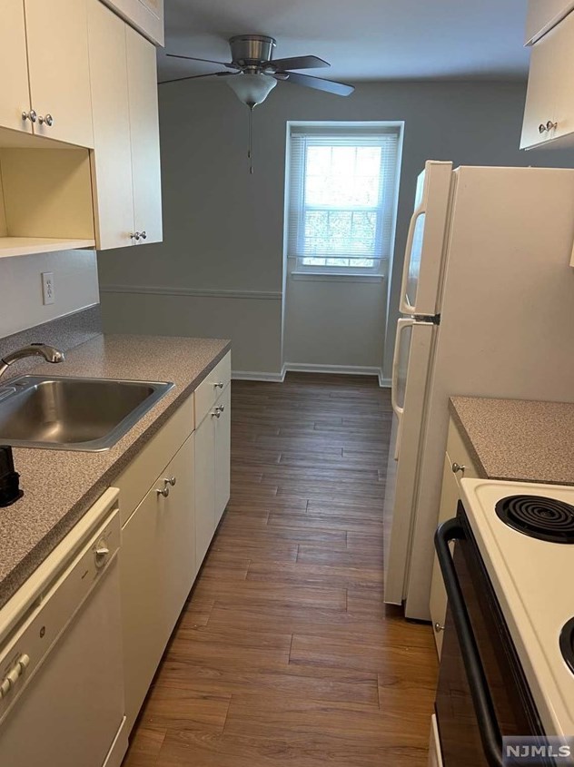 360 Knickerbocker Rd #23, Dumont, NJ 07628