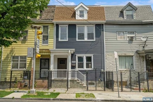 299 7th Ave, Newark NJ  07107-2218 exterior